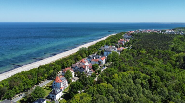 Ostseeallee zwischen Strand und Stadtwald
