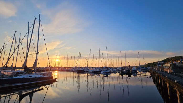 durchatmen frühmorgens am Hafen