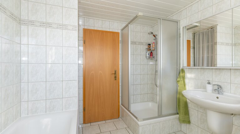 Bad im Obergeschoss a