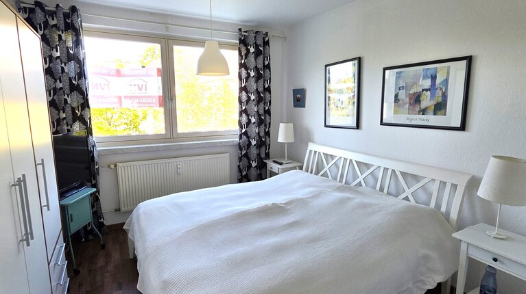 Schlafzimmer 1