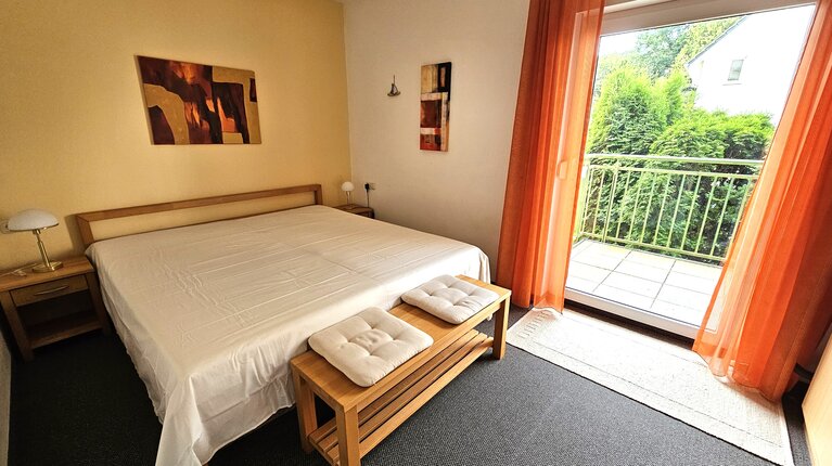 Schlafzimmer 1