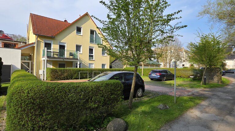 Südansicht-Parkplatz